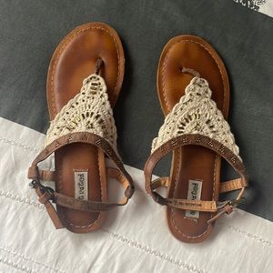 Selling lightly used sandals. Size 6